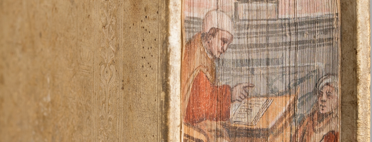 Von einem Schüler Tizians kolorierter und beschrifteter Buchschnitt, ein typisches Kennzeichen der heute zerstreuten „Biblioteca Piloni“